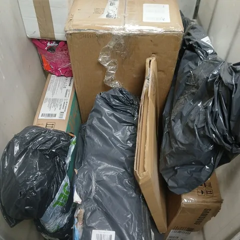 APPROXIMATELY 10 ASSORTED DAMAGED/BROKEN ITEMS TO INCLUDE FLOOR LAMP, INDUCTION HOB, GARDEN TRIMMER, ETC - COLLECTION ONLY