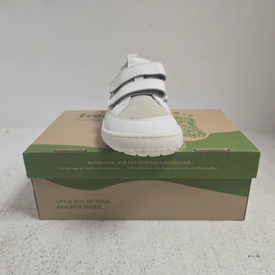 BOXED PAIR OF FRODDO BAREFOOT BAZE TRAINERS IN WHITE SIZE EU 35