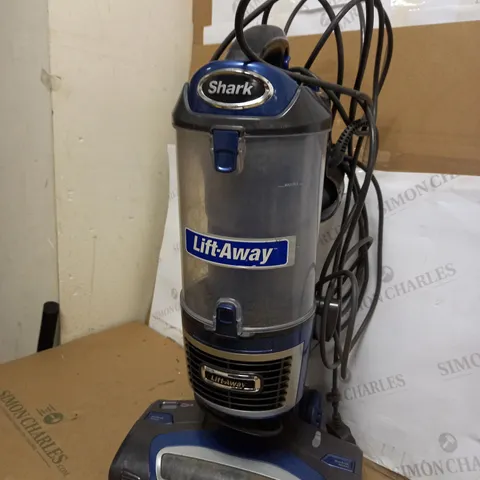 SHARK NV602UK LIFT-AWAY UPRIGHT VACUUM CLEANER