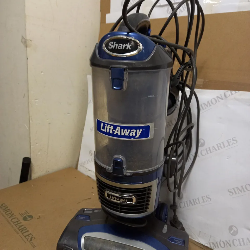 SHARK NV602UK LIFT-AWAY UPRIGHT VACUUM CLEANER 