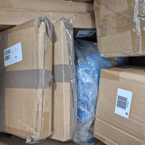 BOX OF APPROXIMATELY 10 ASSORTED HOUSEHOLD ITEMS TO INCLUDE BIRDFEEDER, SPICE RACKS, ETC - COLLECTION ONLY