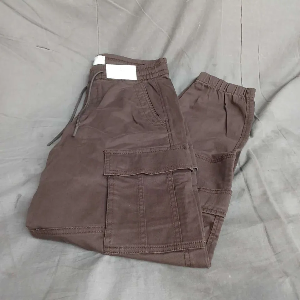 HOLLISTER STRETCH CARGO JOGGER IN BROWN SIZE S