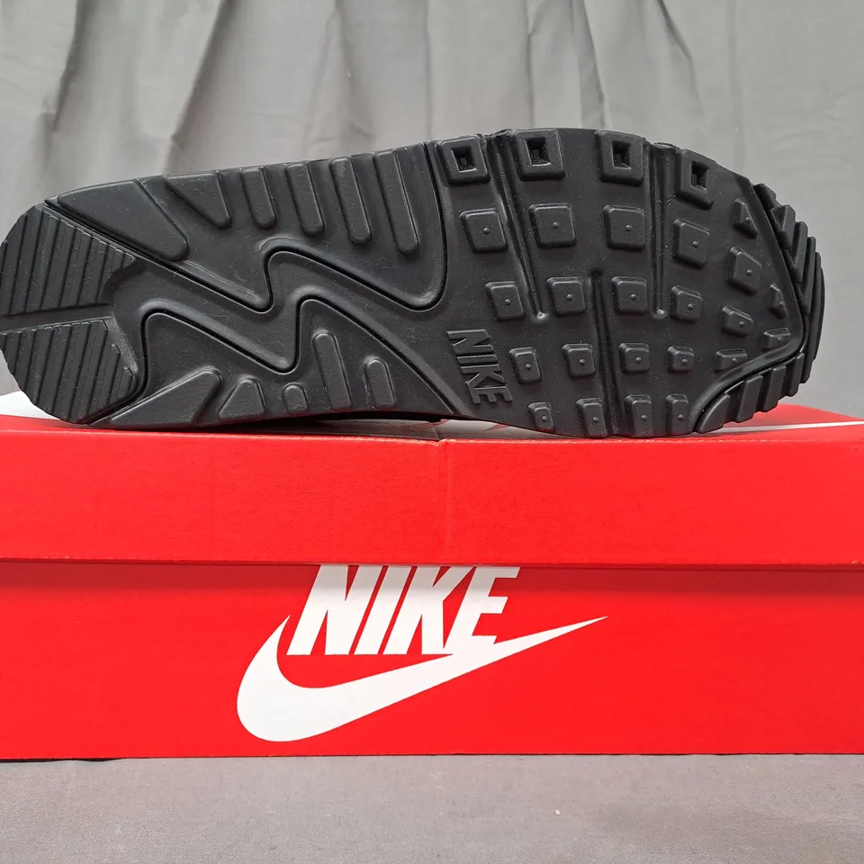 BOXED PAIR OF NIKE AIR MAX 90 SHOES IN BLACK UK SIZE 8