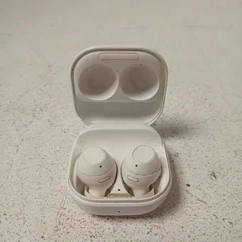 SAMSUNG WIRELESS EARBUDS WITH CHARGING CASE – WHITE