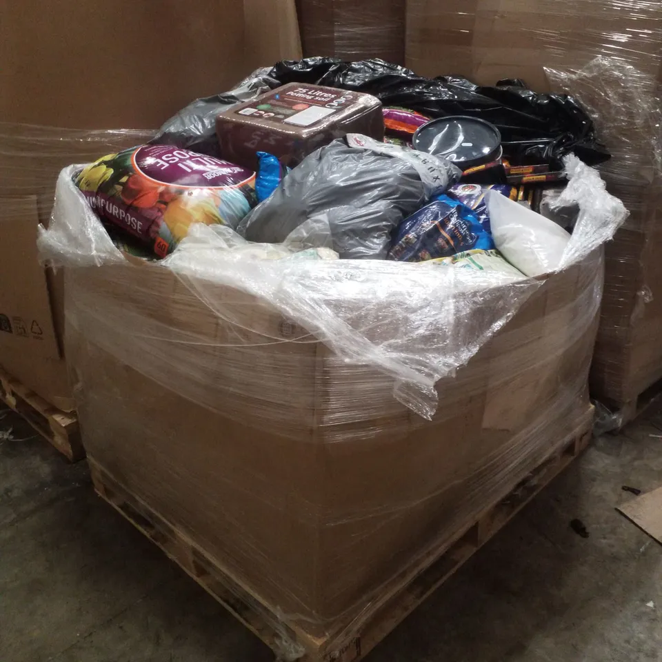PALLET CONTAINING ASSORTED GARDEN PRODUCTS & SUBSTRATES