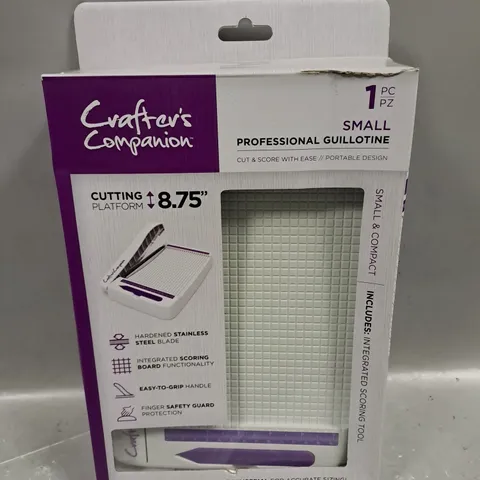 BOXED CRAFTERS COMPANION SMALL PROFESSIONAL GUILLOTINE