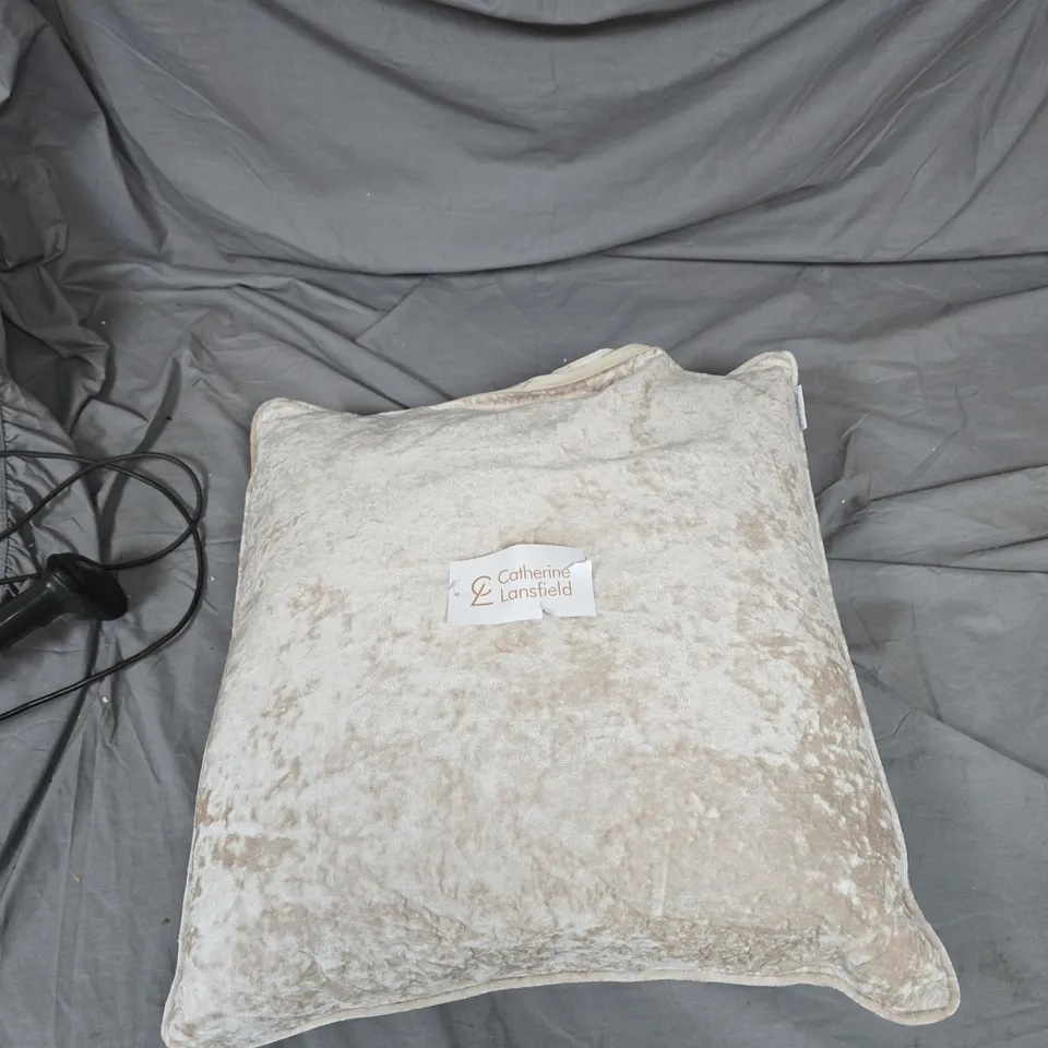 CATHERINE LANSFIELD CUSHION – CREAM CRUSHED VELVET