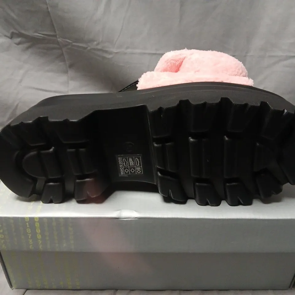 BOXED KOI MIDNIGHT CUDDLES CHUNKY SANDALS IN BLACK/PINK - UK 8