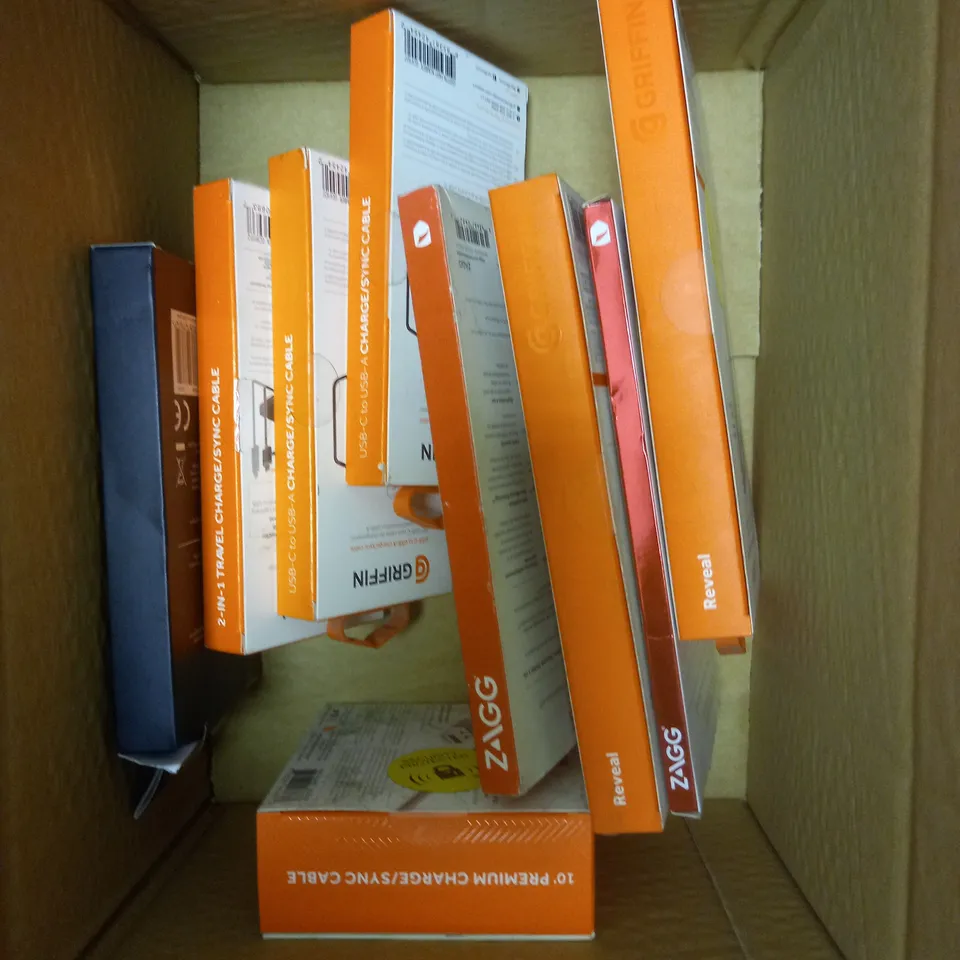 BOX OF APPROXIMATELY 10 ASSORTED COMPUTER & SMARTPHONE ACCESSORIES TO INCLUDE CASES, CHARGING CABLES, AUDIO CABLES ETC