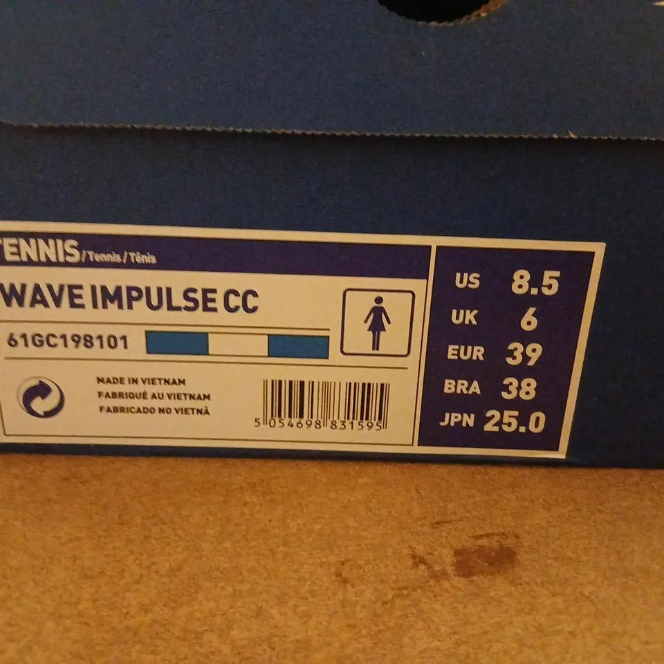 MIZUNO WAVE IMPULSE CC TENNIS SHOES – UK 6 (US 8.5) – BLUE