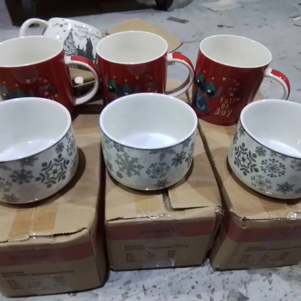 LARGE QUANTITY OF ASSORTED SEASONAL COOKWARE TO INCLUDE SHAPED MUGS, SNOWFLAKE NIBBLE BOWLS AND GINGERBREAD CAPPUCCINO MUGS