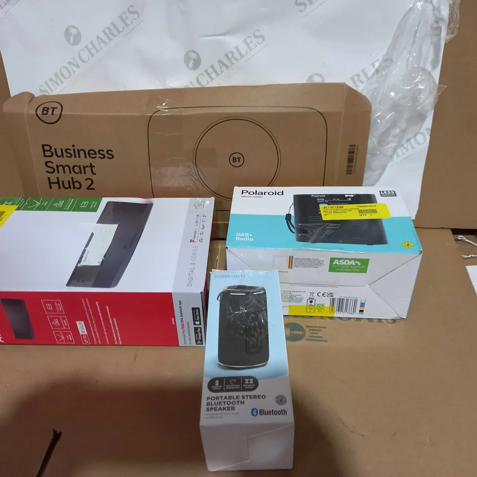 BOX OF APPROXIMATELY 35 ASSORTED ITEMS TO INCLUDE A BUSINESS SMART HUB, PORTABLE STEREO BLUETOOTH SPEAKER AND A DAB+ RADIO 