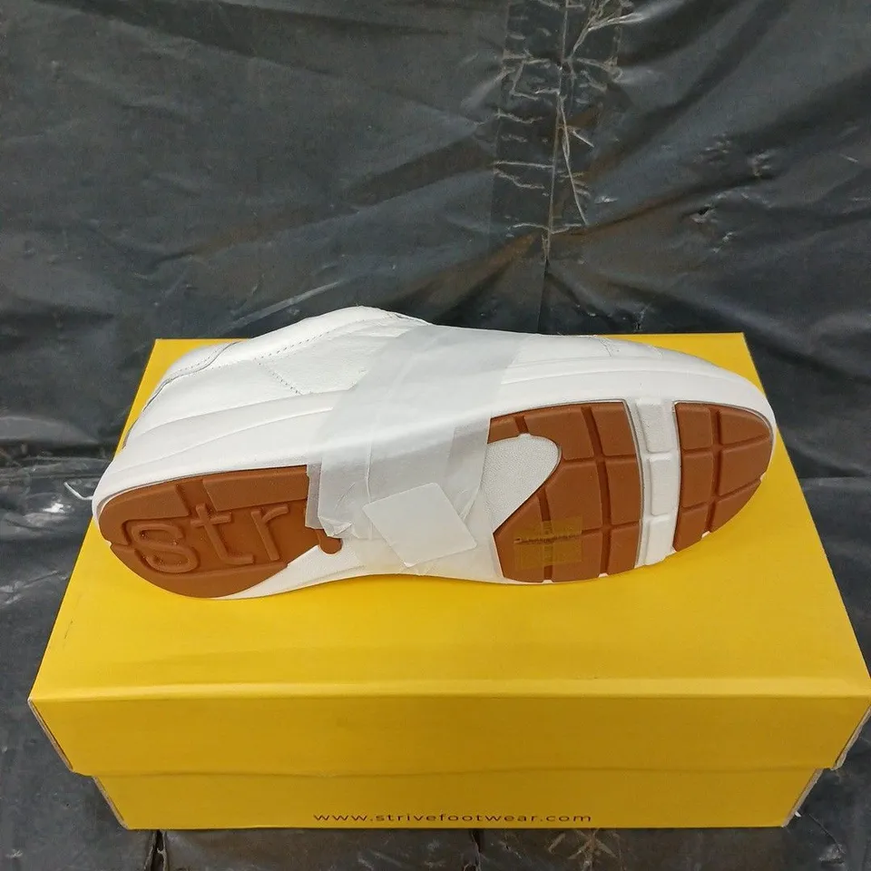 BOXED PAIR OF STRIVE COSMIC TRAINERS IN WHITE - 3