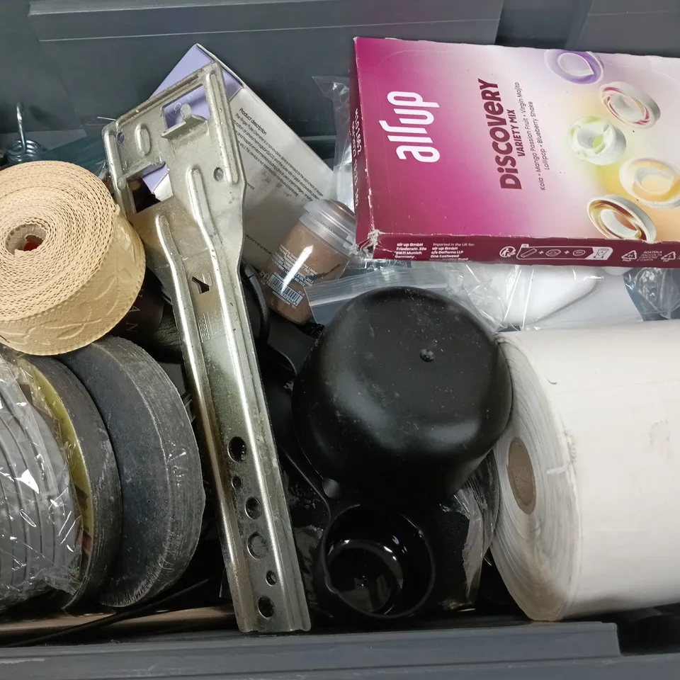 APPROXIMATELY 12 ASSORTED HOUSEHOLD ITEMS TO INCLUDE PULSE OXIMETER, AIR UP PODS, STRING, ETC