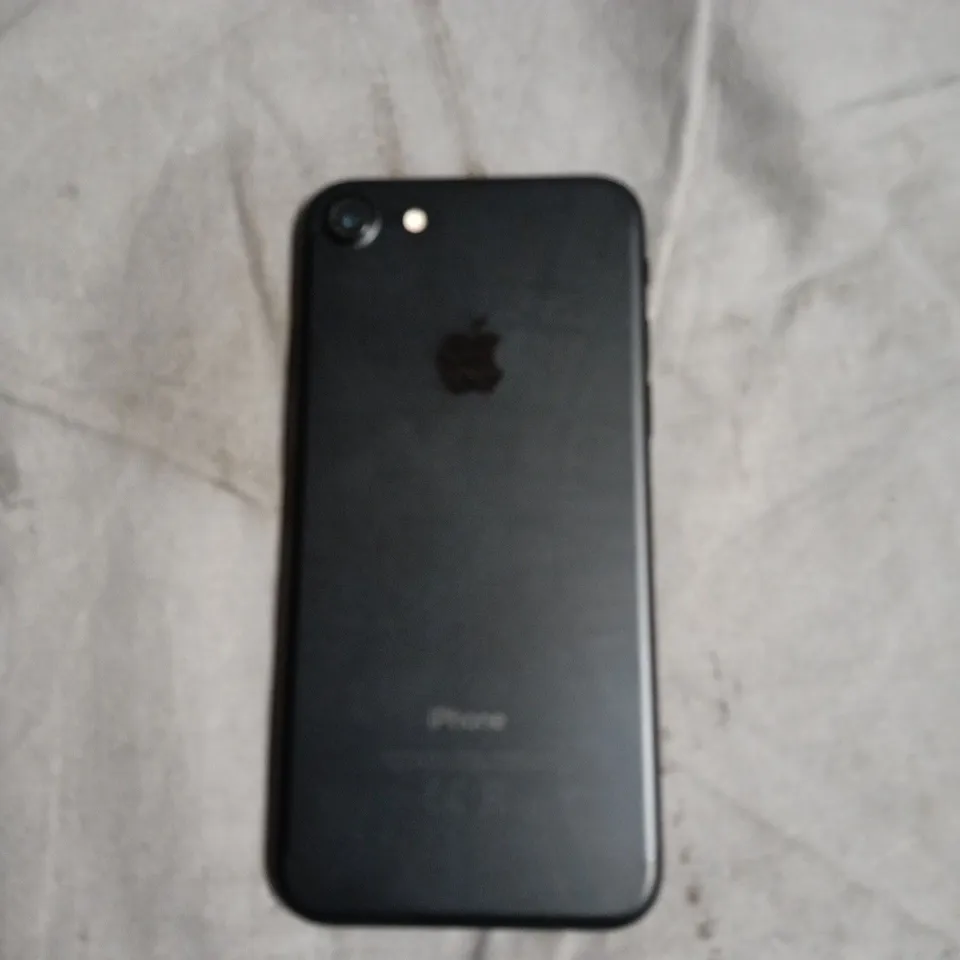 APPLE IPHONE 7 SMARTPHONE