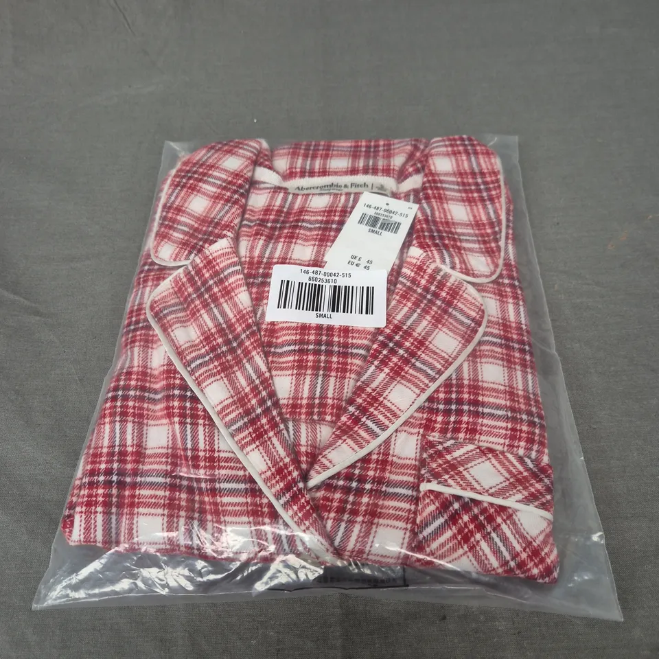 BAGGED ABERCROMBIE & FITCH SLEEPWEAR TOP IN RED PLAID SIZE S