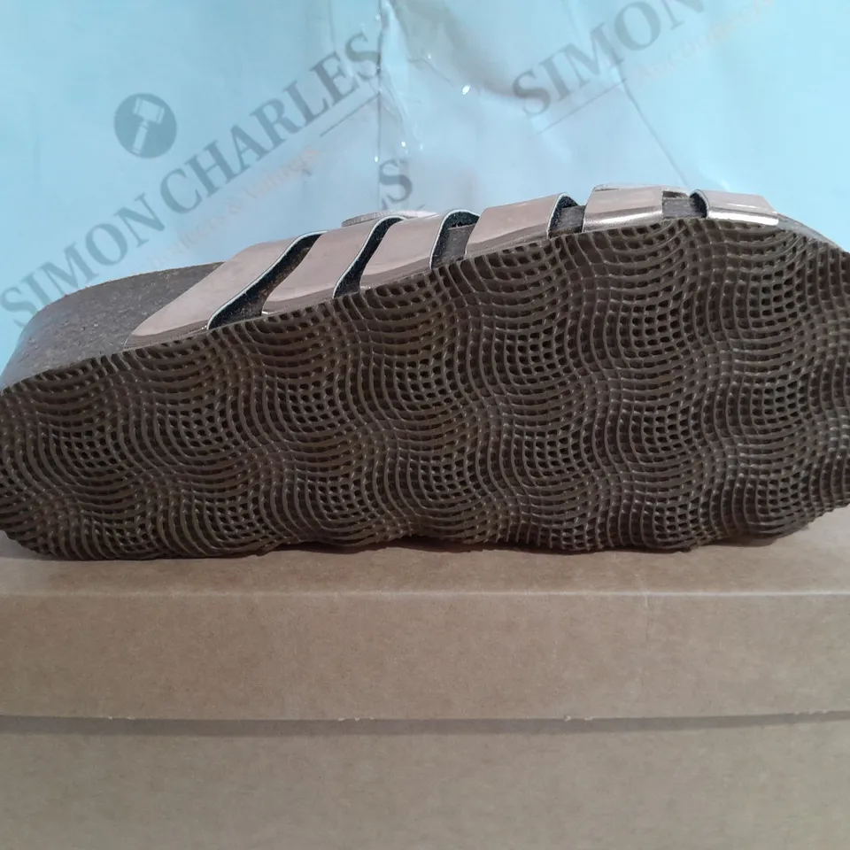 BOXED BONOVA PLATFORM SANDAL - SIZE 7