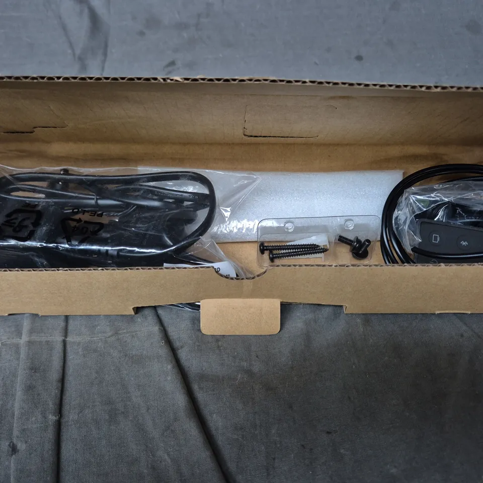 BOXED BOSE SOLO SOUNDBAR 2 SPEAKER 