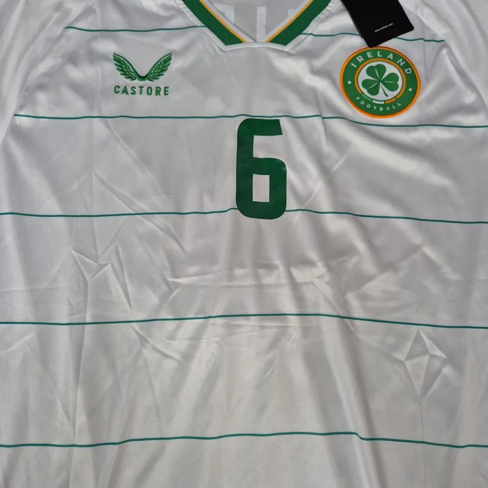 CASTORE IRELAND FOOTBALL TOP IN WHITE/GREEN SIZE XL - NUMBER 6 CULLEN