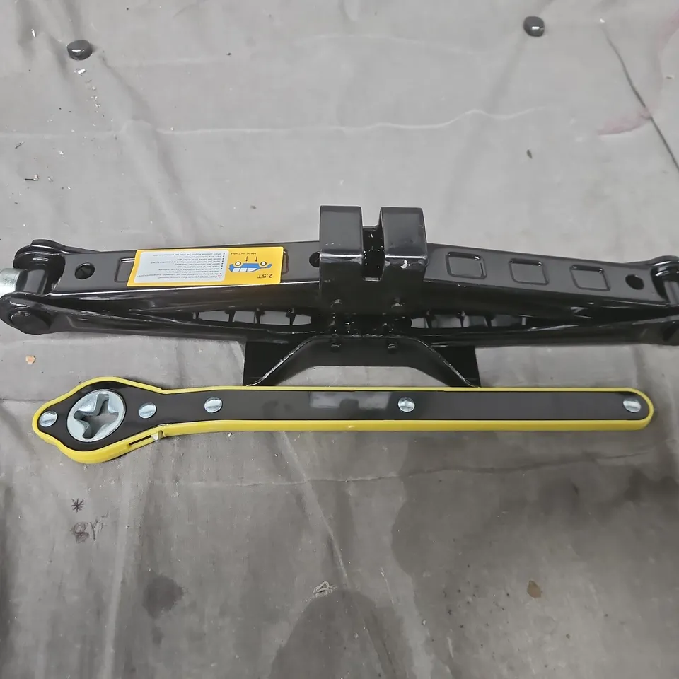 Manual scissor car jack with yellow handle