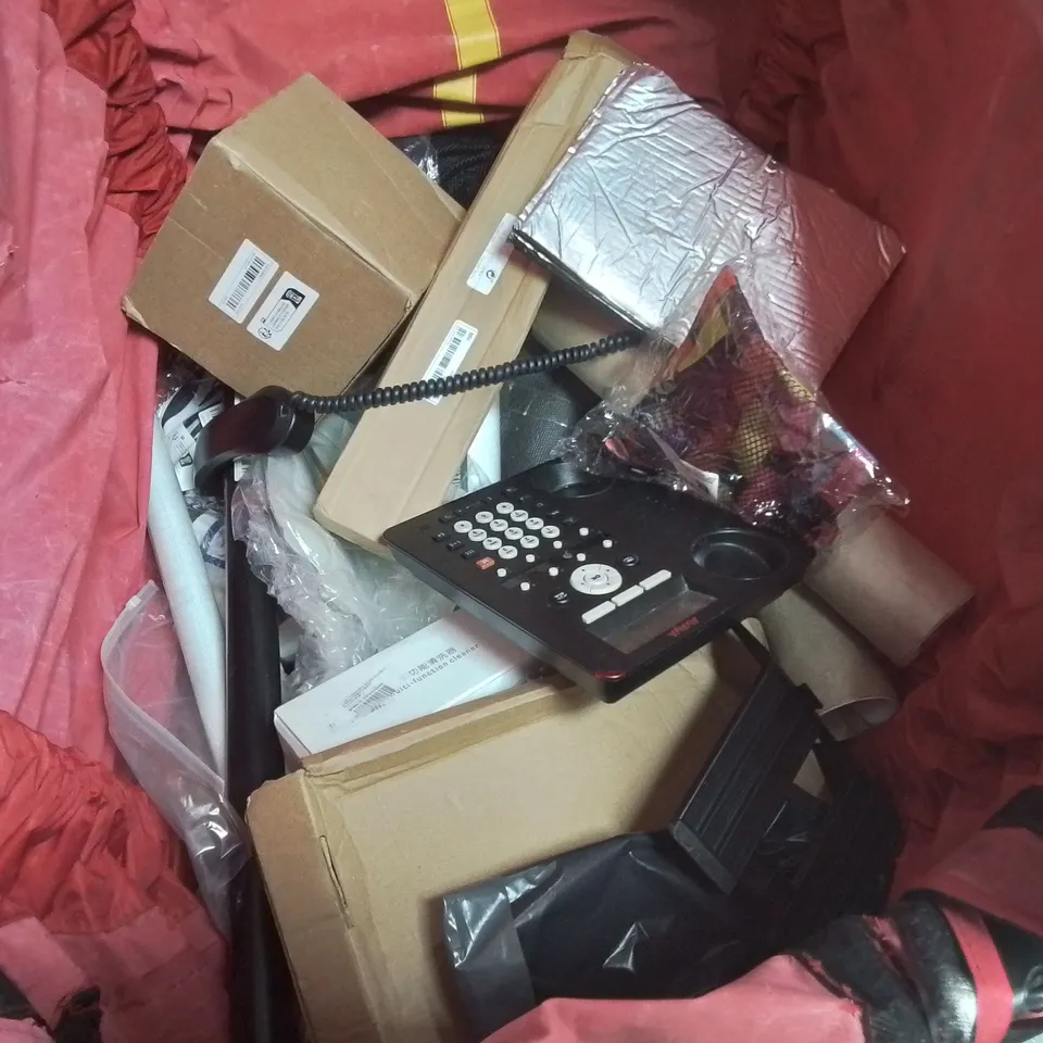 LOT OF ASSORTED HOUSEHOLD ITEMS TO INCLUDE BUILDE4S BUCKET MIXER BASIN TAP, METAL PLATES AND FOOD GRADE POLY BAGS