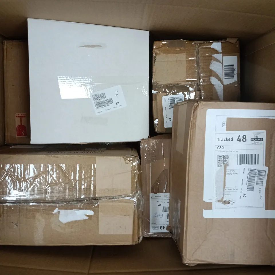 APPROXIMATELY 10 ASSORTED ITEMS TO INCLUDE TURBO MIST FAN, SFIXX FOUNTAIN, FLAMELESS CANDLES, ETC - COLLECTION ONLY