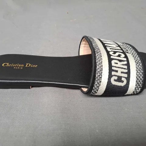 PAIR OF CHRISTIAN DIOR SLIDES SIZE EU 39