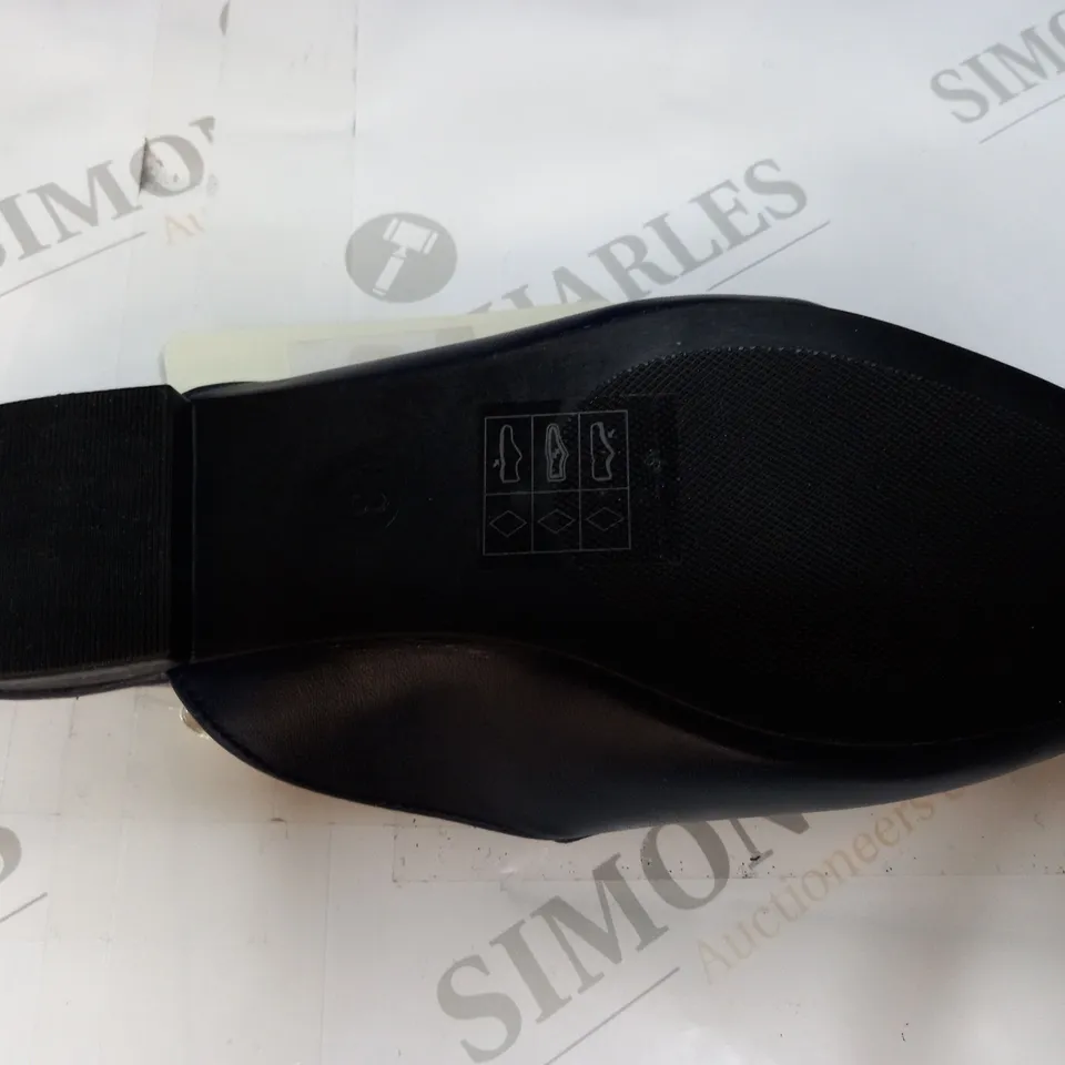 PAIR OF KASARA BAR MULE SLIP-ON SHOES IN NAVY SIZE 3