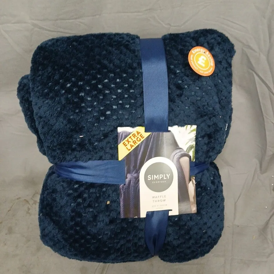 SIMPLY EVERYDAY WAFFLE THROW IN NAVY (200X200CM)