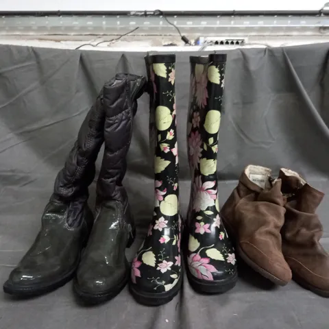 APPROXIMATELY 10 PAIRS OF ASSORTED KIDS SHOES IN VARIOUS STYLES AND SIZES