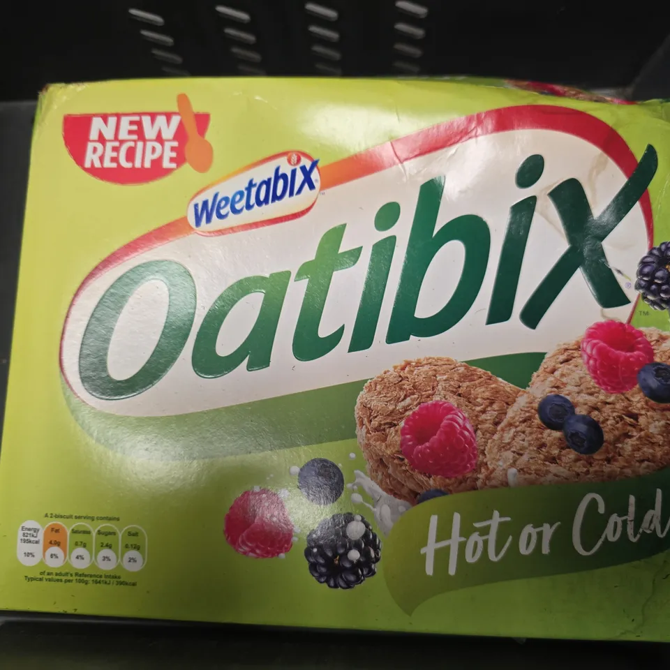 APPROXIMATELY 4 ASSORTED FOOD ITEMS TO INCLUDE - OATIBIX , M&S THANK YOU CHOCOLATE