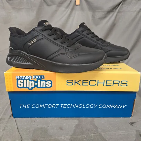 BOXED PAIR OF SKECHERS TRAINERS IN BLACK SIZE 7
