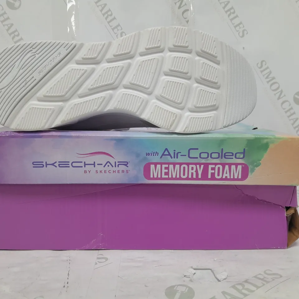 BOXED PAIR OF SKECHERS AIR COURT TRAINERS IN WHITE SIZE 6