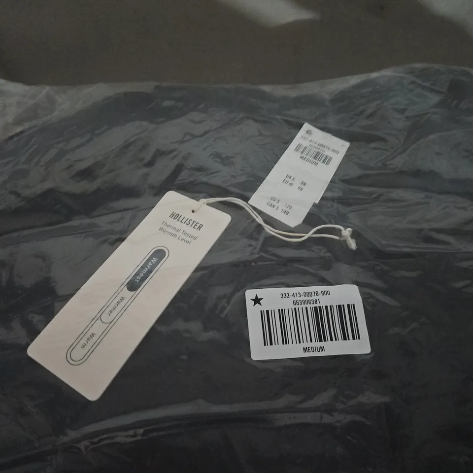 BAGGED HOLLISTER PADDED COAT - SIZE M