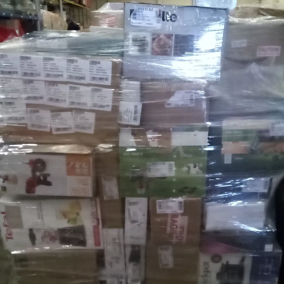 PALLET OF APPROXIMATELY 105 ASSORTED ELECTRICAL ITEMS TO INCLUDE LIGHTING AND KITCHEN APPLIANCES 