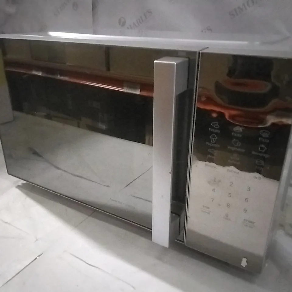 BOXED RUSSELL HOBBS 20 LITRE MICROWAVE 