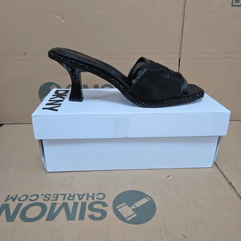 DKNY RADCLIFF SANDAL MULE – UK 7.5 (US 10), BLACK