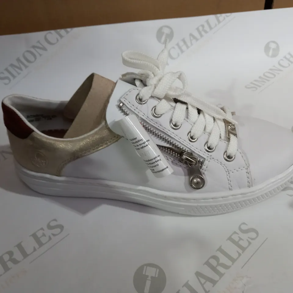 EIEKER WHITE SHOES SIZE 6