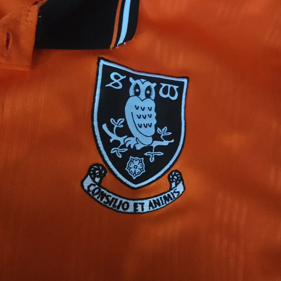 MACRON SHEFFIELD WEDNESDAY ORANGE FOOTBALL SHIRT WITH CLUB CREST – 3XL