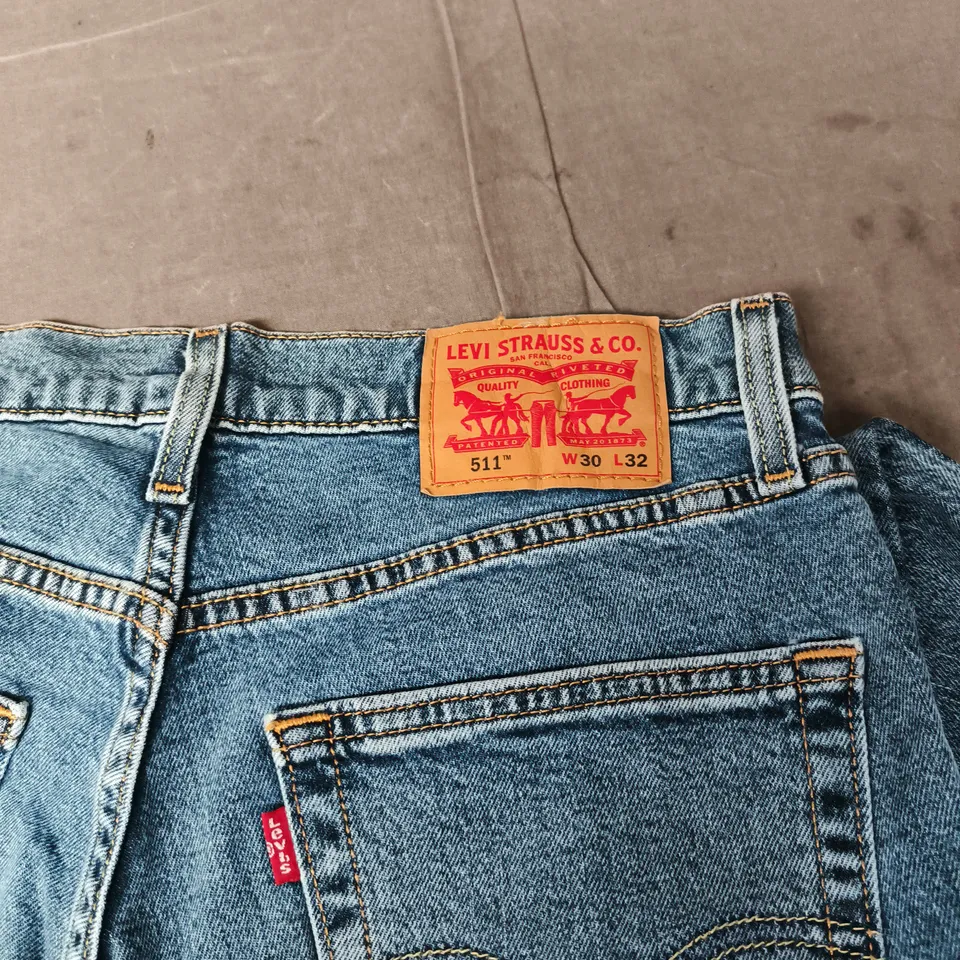 LEVI'S 511 JEANS – UK 30 (W30 L32) – LIGHT WASH