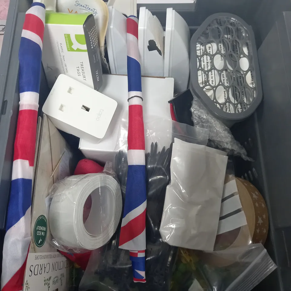 TOTE OF APPROXIMATELY 15 ASSORTED HOUSEHOLD  ITEMS TOO INCLUDE TABLET CASES , SHEIN WOOL , TRACER PENCIL KITS , ETC 