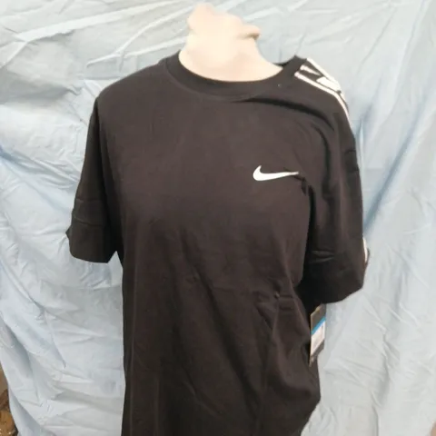 NIKE MEN'S BLACK T‑SHIRT – THE NIKE TEE, SIZE M