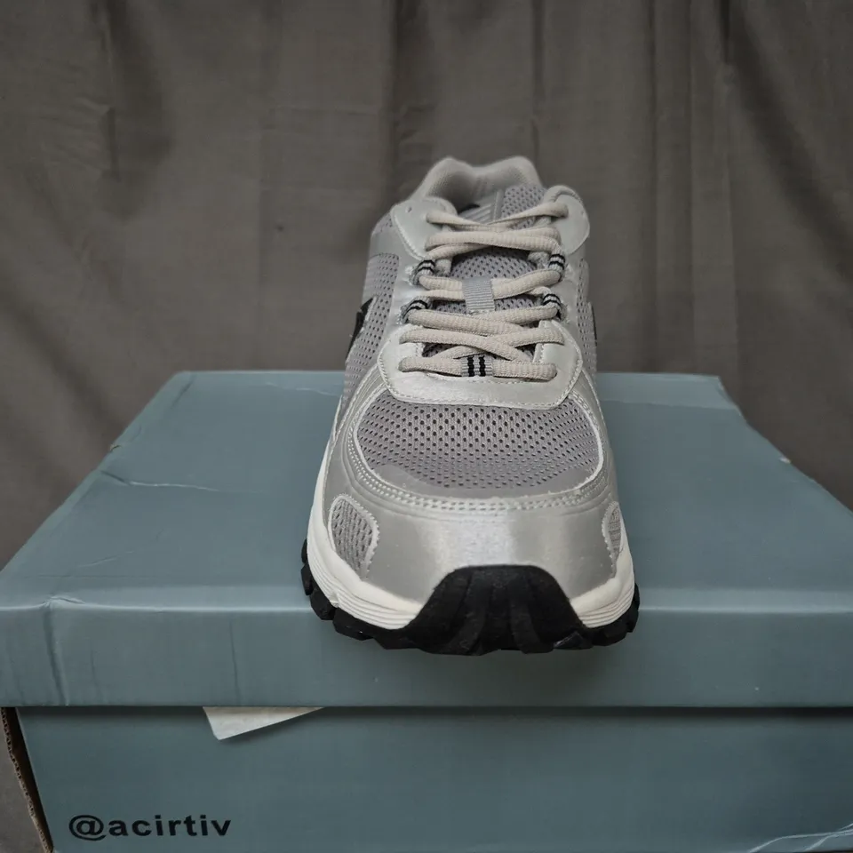 BOXED ACIRTIV LIGHT GREY TRAINERS - UK 10