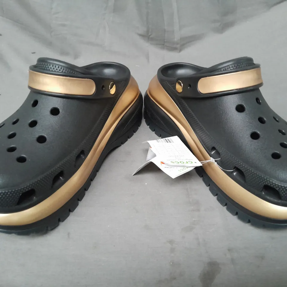 PAIR OF CROCS MEGA CRUSH METALLIC CLOGS IN BLACK/GOLD UK SIZE M8/W9