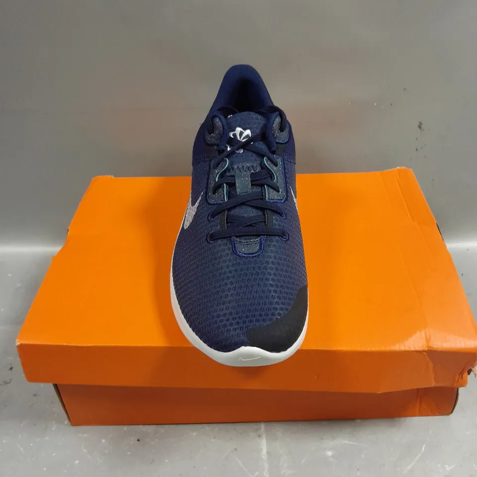 BOXED PAIR OF NIKE FLEX EXPERIENCE TRAINERS IN NAVY - 9