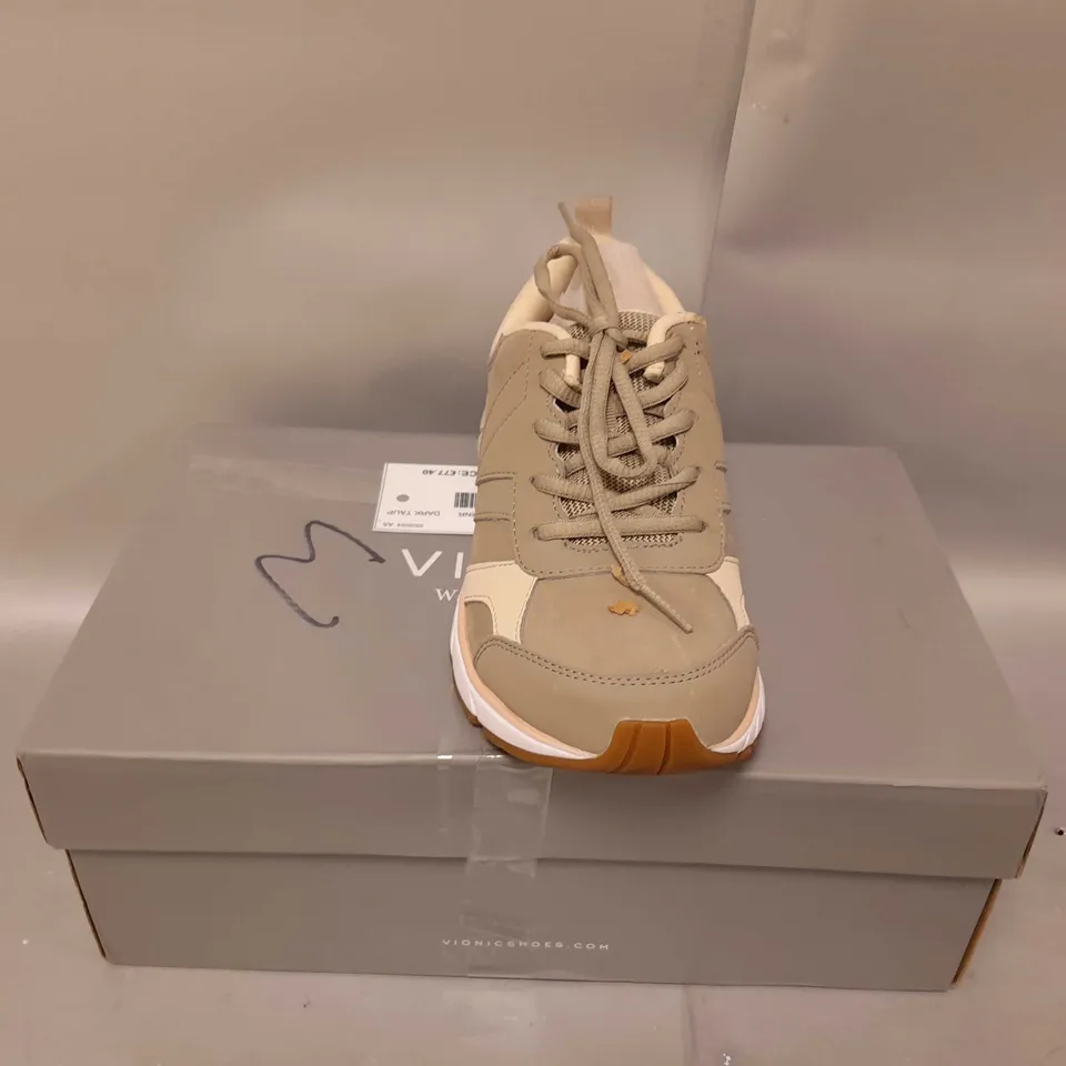 BOXED VIONIC ZANNY TRAINERS SIZE 4