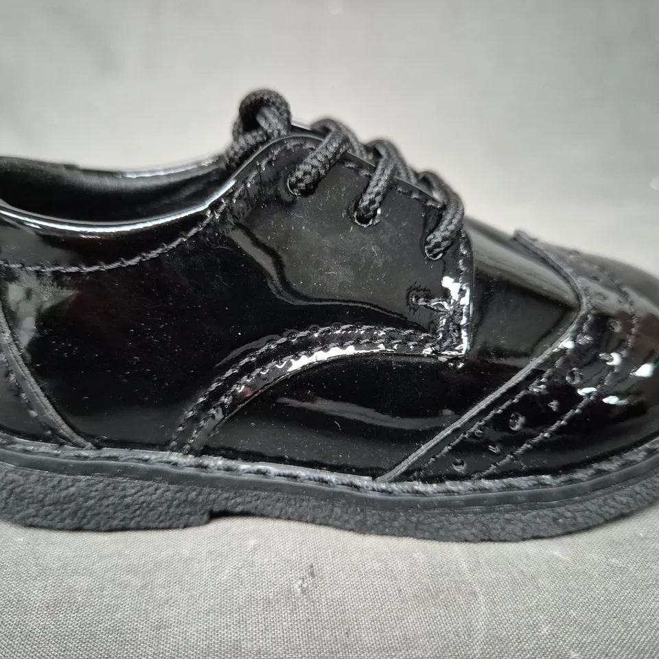 BOXED PAIR OF ROCO INFANT'S SHOES IN GLOSSY BLACK EU SIZE 21