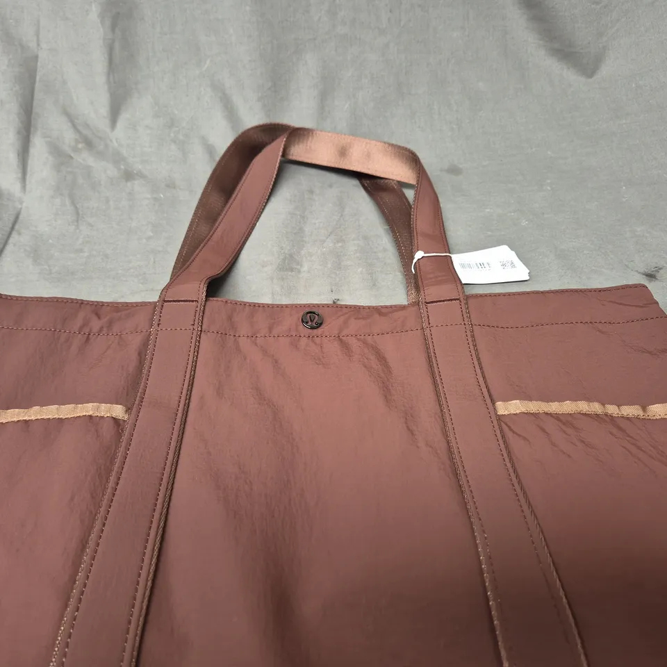 LULULEMON DAILY MULTI - POCKET TOTE BAG