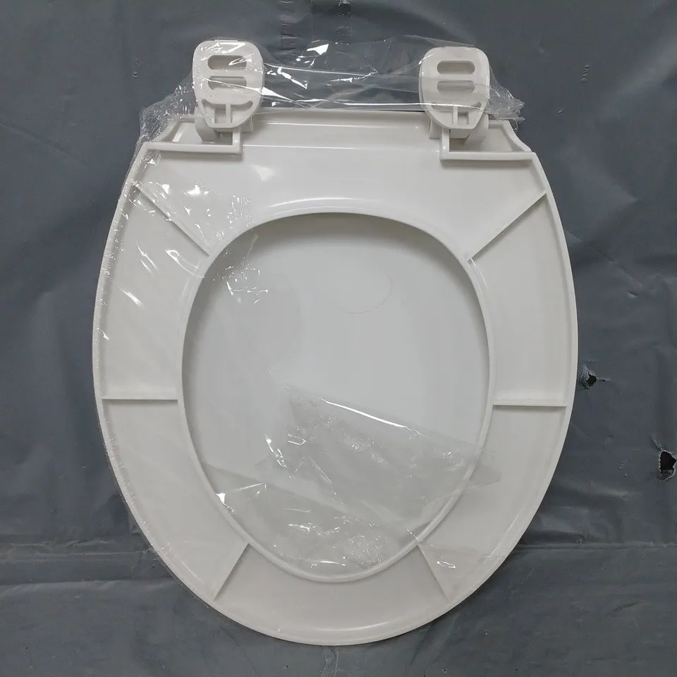 BOXED HOME WHITE TOILET SEAT 