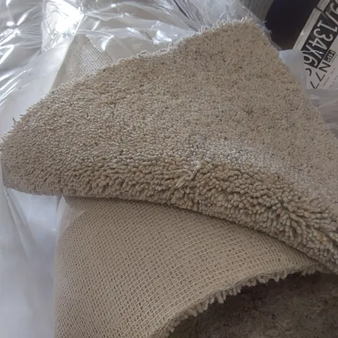 ROLL OF QUALITY STRATHMORE BERBER MINERAL CARPET - APPROXIMATELY 3.3 x 4m